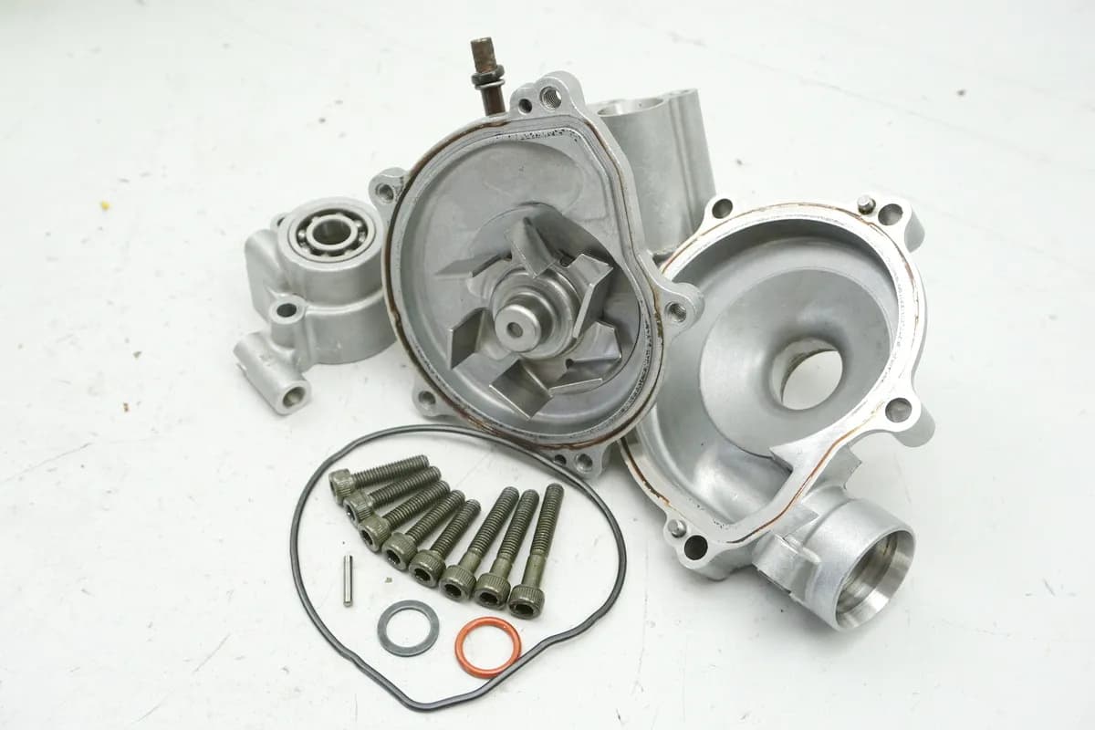 YAMAHA YZF R1 RN01 RN04 Wasserpumpe Water Pump 98-01