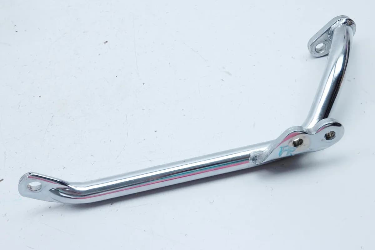 YAMAHA XV 750 4PW VIRAGO Halterung Fußraste rechts v Halteplatte Fußrastenträger