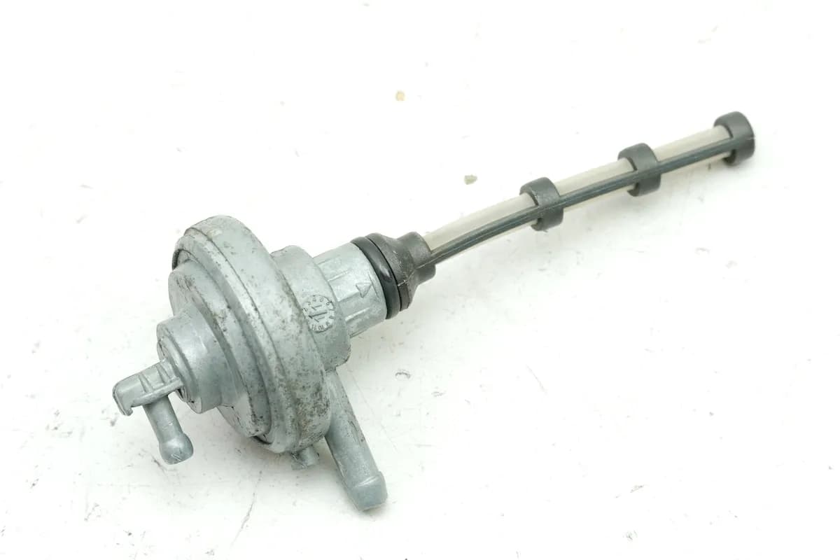 VESPA LX 50 2 ZAPC38101 Benzinhahn für Tank Benzintank 674595