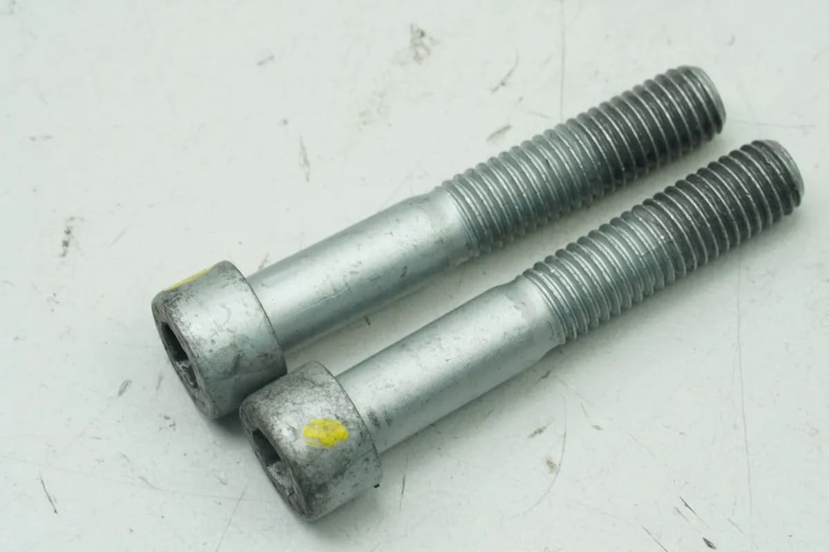 APRILIA RS 125 RS4 ZD4TW Schrauben für Bremssattel vorn Halteschrauben