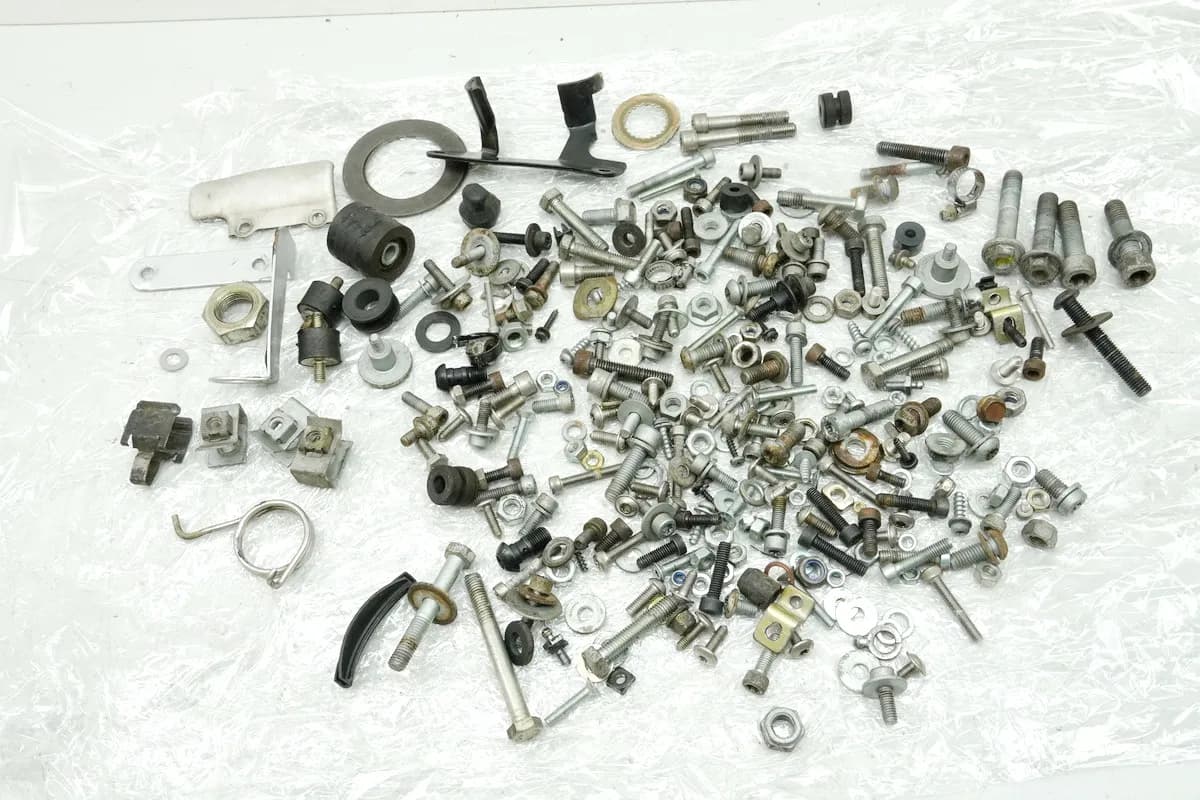 BMW F650 GS E650G R13 Schrauben Muttern Kleinteile Halter für Rahmen Verkleidung