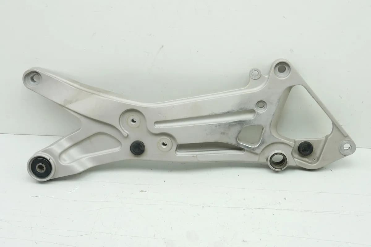 YAMAHA GTS 1000 4BH Fußrastenplatte rechts Halter Fußraste Fußrastenträger