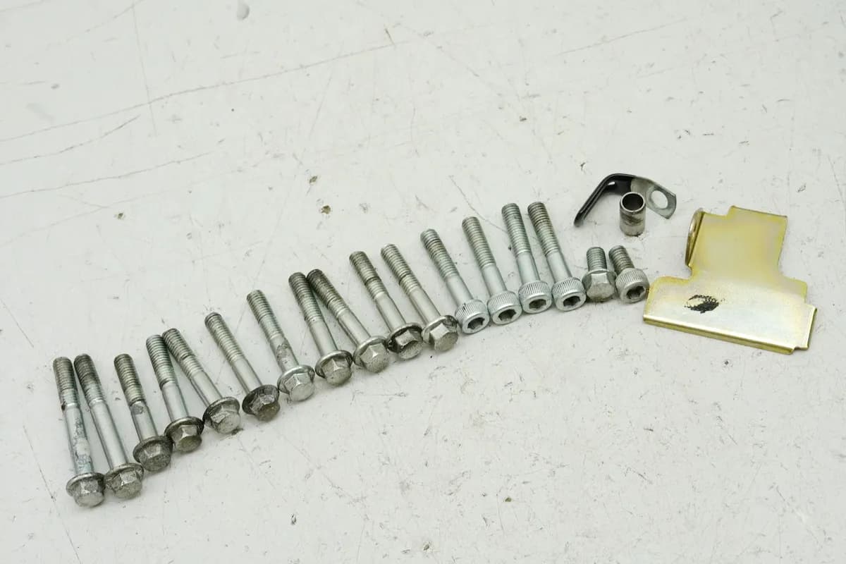 HONDA NTV 650 RC33 REVERE Schrauben für Limadeckel Stator Motordeckel Generator