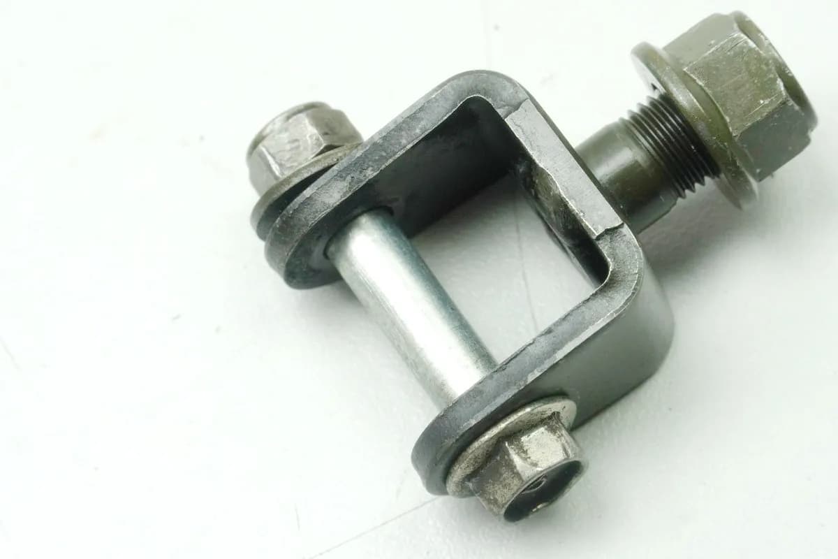 YAMAHA TDM 900 RN08 Halterung Federbein oben Schraube Aufnahme