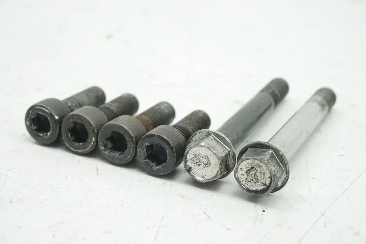 KAWASAKI GPZ 1100 ZXT10E Schrauben Rahmen Unterzug Streben Hilfsrahmen Unterzugrahmen