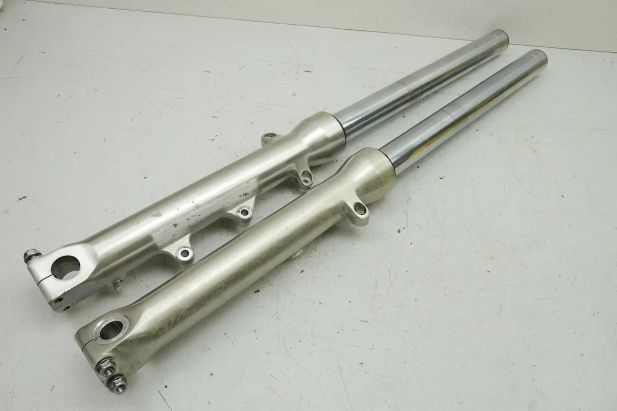 HONDA NTV 650 RC33 REVERE Gabelholme Gabel Standrohr Tauchrohr Gabelfuß