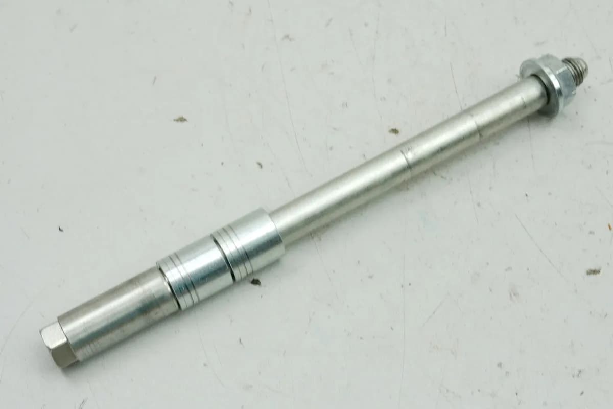 HONDA CB 125 R JC91 Steckachse vorn Achse Distanzhülse Mutter (für Felge Gabel)