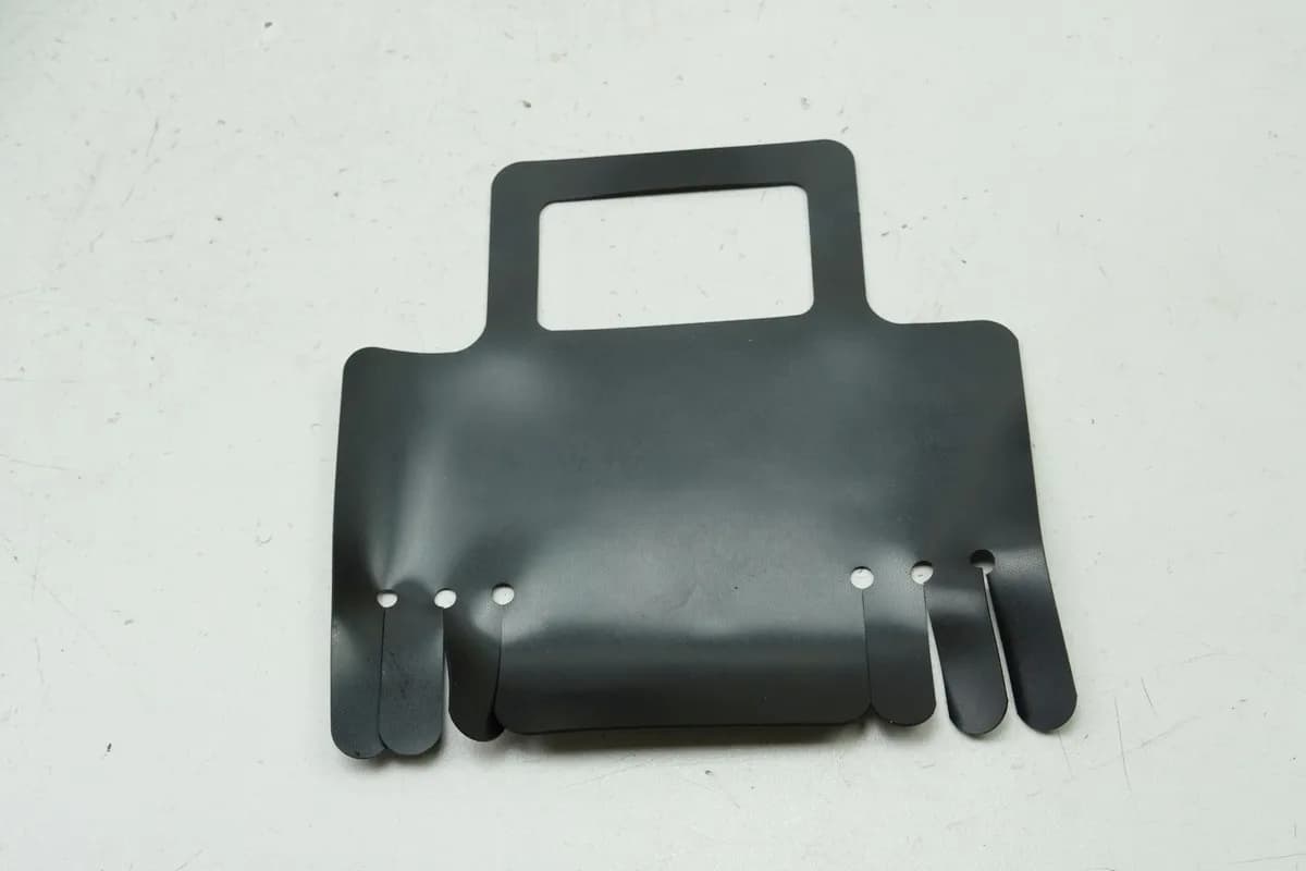 YAMAHA MTN 1000 MT10 RN78 Gummi Matte Schutz Heckinnenverkleidung Batteriekasten