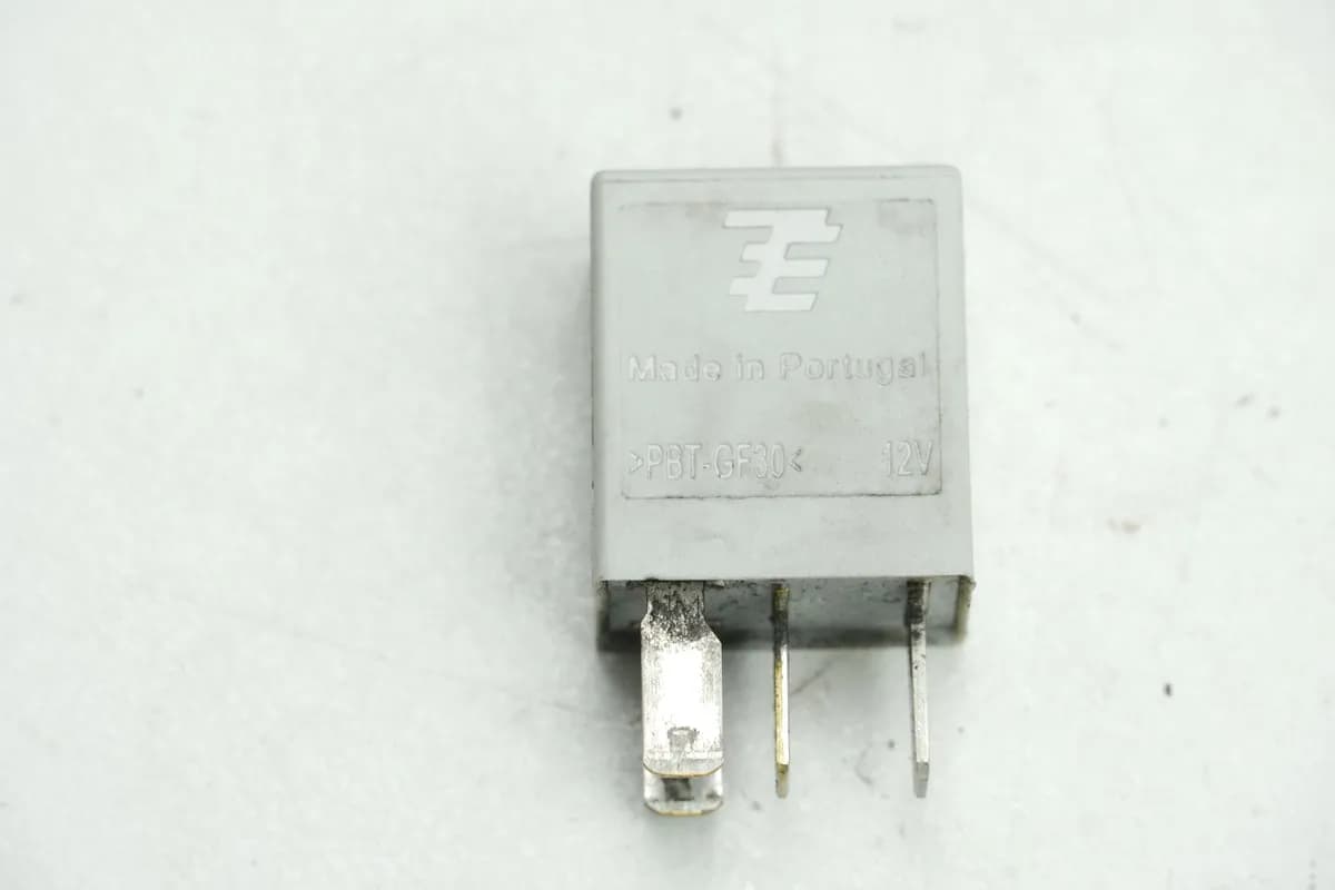 MOTO GUZZI California 1100 EV KD Relais Bosch grau 0332017300