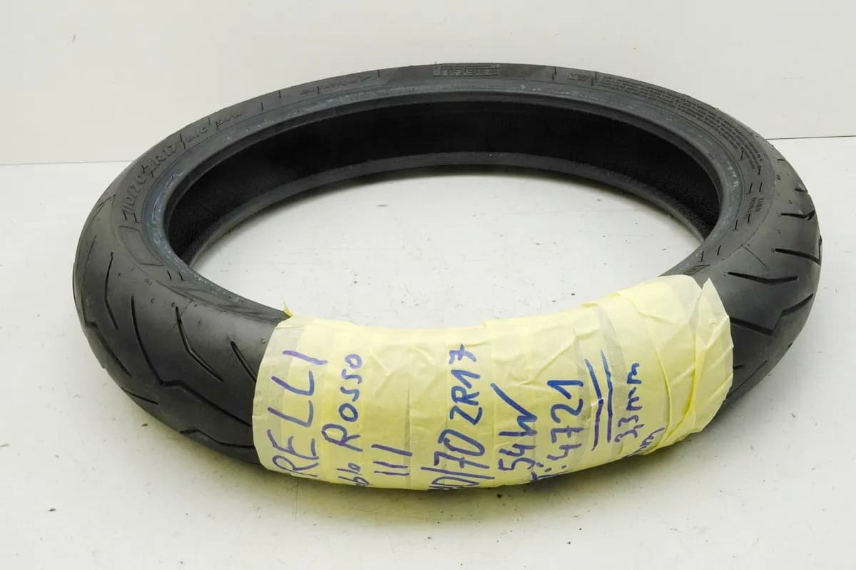 Pirelli Diablo Rosso III Reifen vorn 110/70 ZR17 54W - neuwertiger Zustand