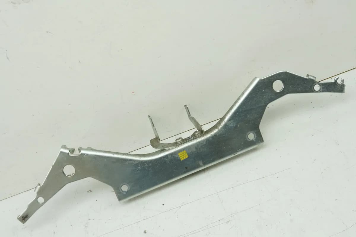 Honda GL 1500 F6C Valkyrie SC34 Strebe Halteplatte Vergaser hinten Stützenplatte