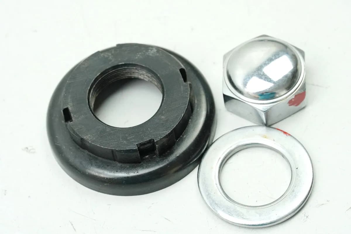 HONDA CBR 125 JC34 Mutter Sicherung Lenkkopf Gabelbrücke Schraube (für Gabel)