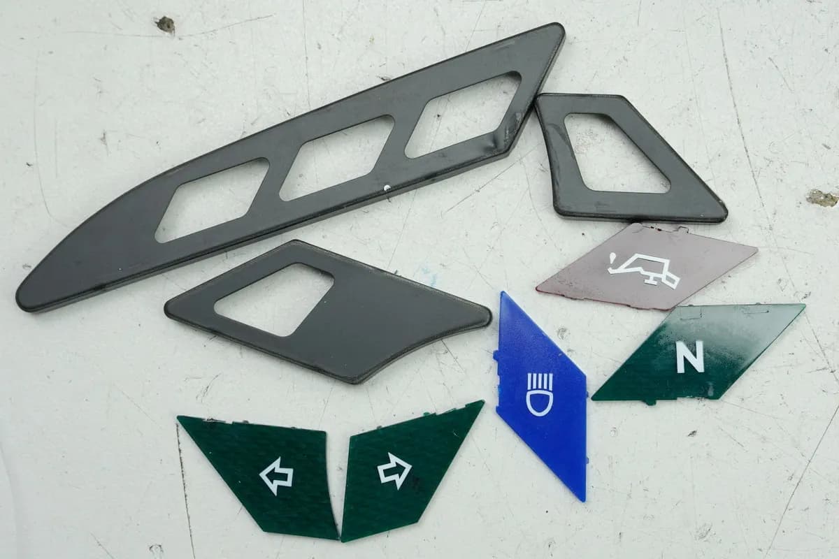 KAWASAKI ZZR 1100 D ZXT10D G Einsatz Tacho Blende Scheiben Kontrollleuchten