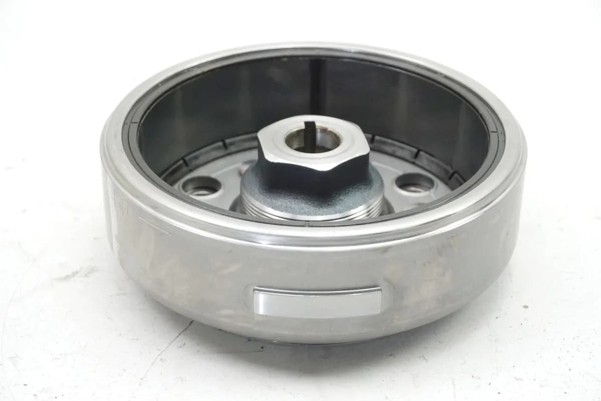 SUZUKI VS 750 VR51A INTRUDER Lima Rotor Polrad Lichtmaschine