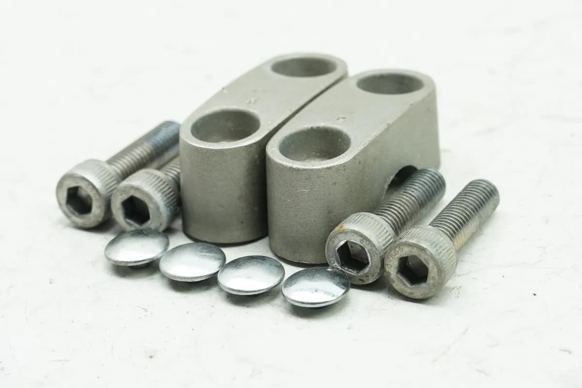 YAMAHA TDM 850 4TX Lenkerklemmung oben Halter Lenker Schrauben Cover