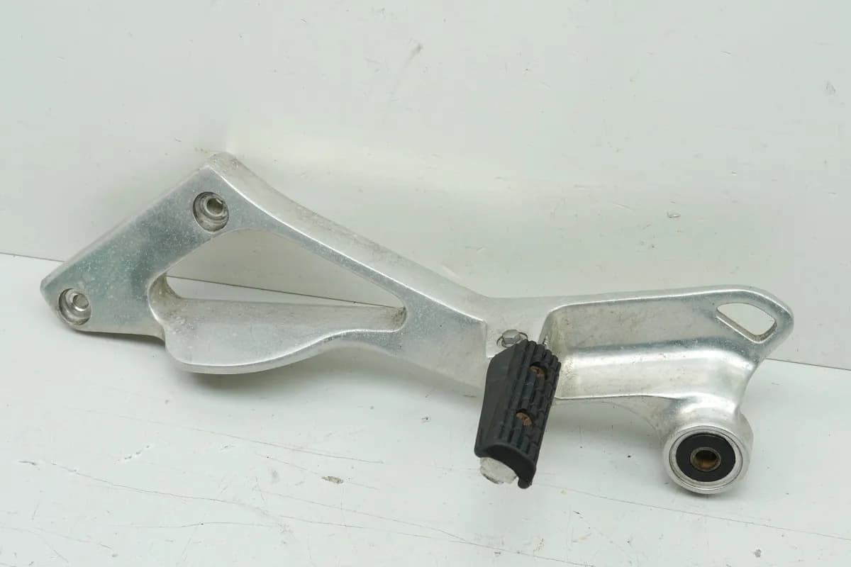 YAMAHA TDM 850 4TX Fußrastenplatte Sozius links Halter Fußraste Fußrastenträger