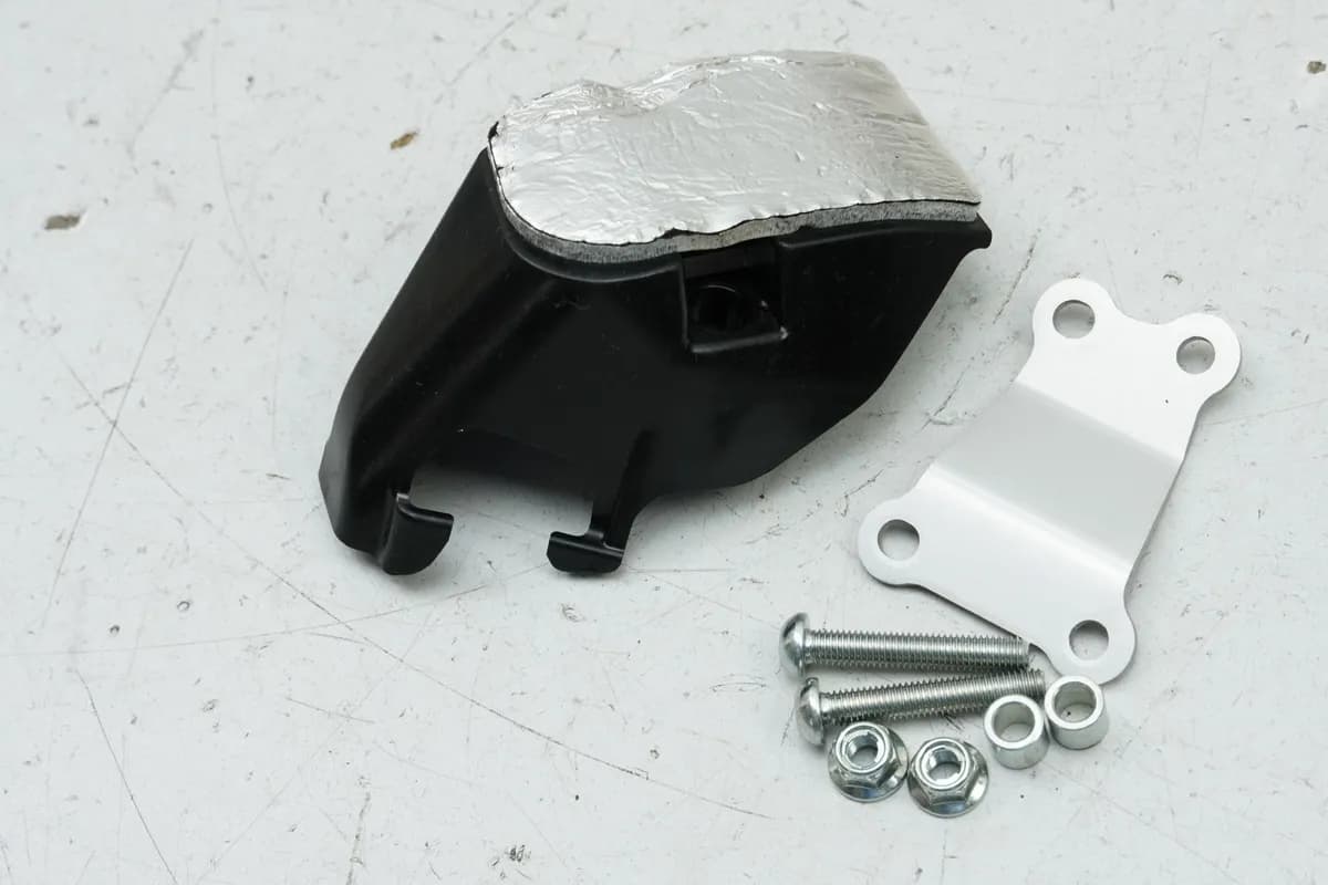 YAMAHA MTN 1000 MT-10 RN78 Abdeckung Schalter Seitenständer Halterung Schraube