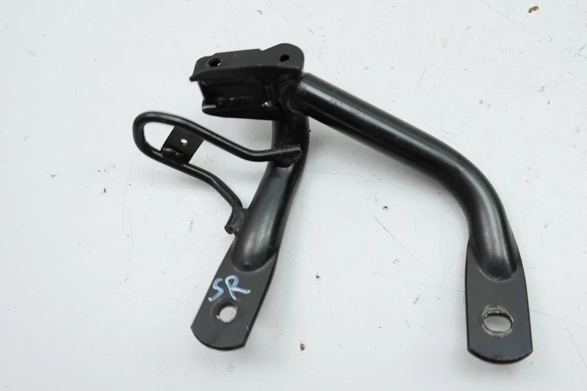 HONDA SH 125 JF23 Fußrastenträger Sozius rechts Halter Fußraste Strebe Platte