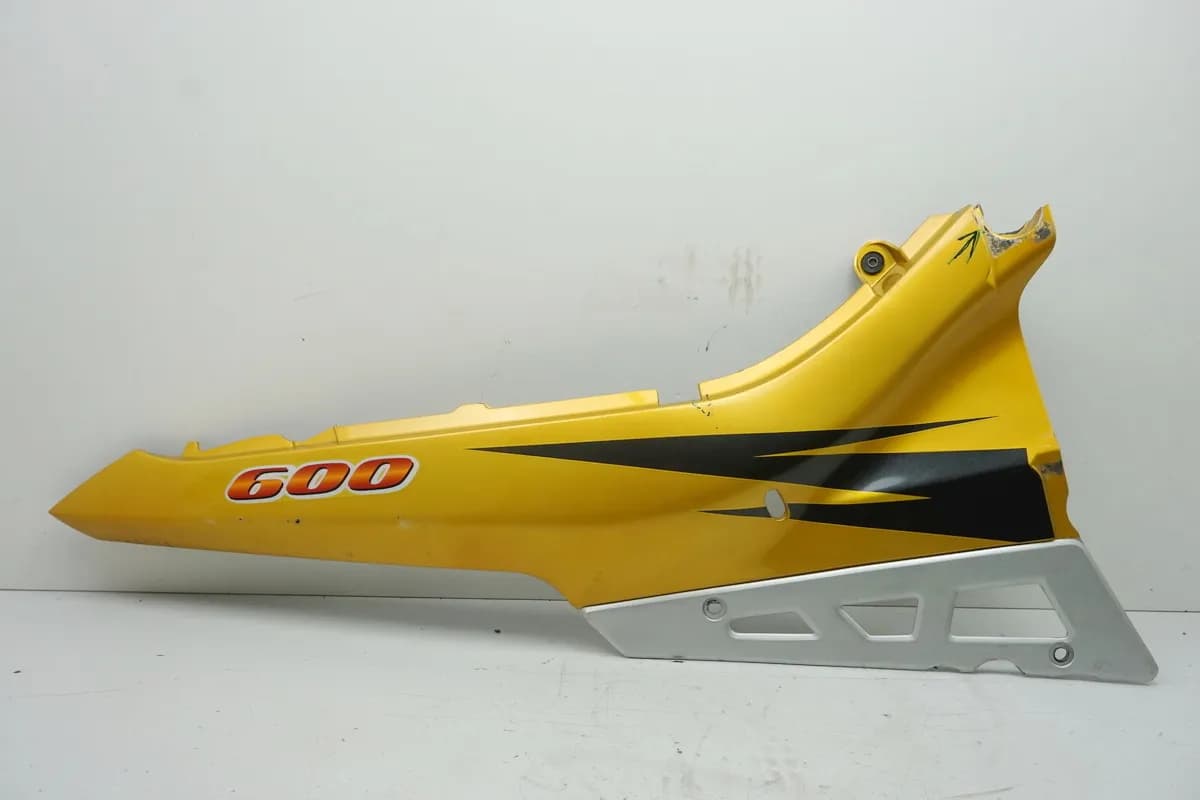 SUZUKI GSX 600 F GN72B Heckverkleidung rechts Seitendeckel Abdeckung 26444 km