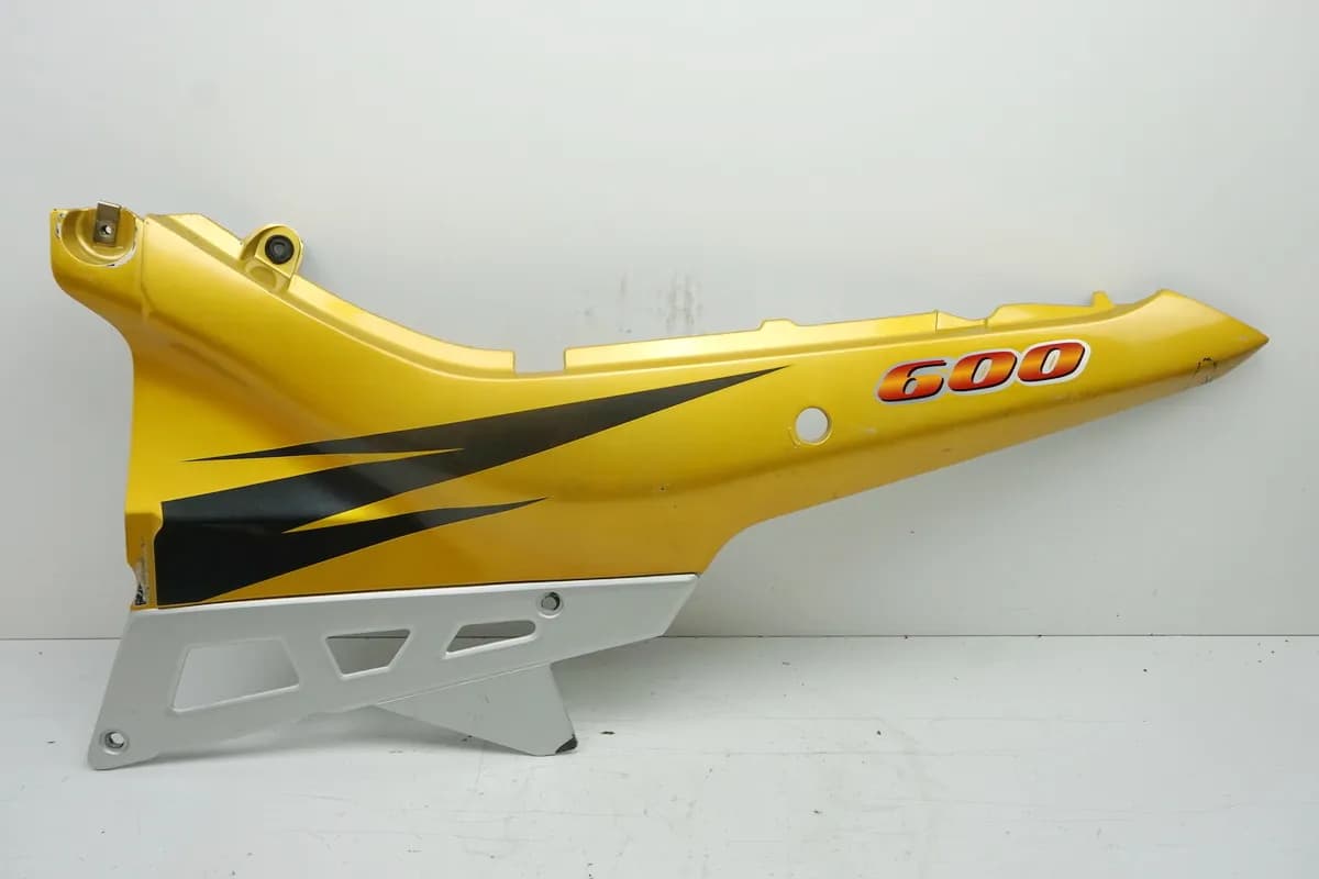 SUZUKI GSX 600 F GN72B Heckverkleidung links Seitendeckel Abdeckung 26444 km