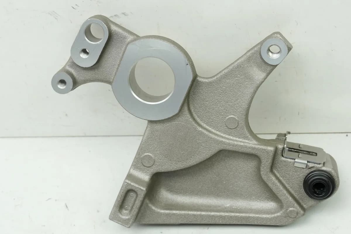 YAMAHA MTN 1000 MT-10 RN78 Ankerplatte Halter Bremssattel hinten Träger 4550 km