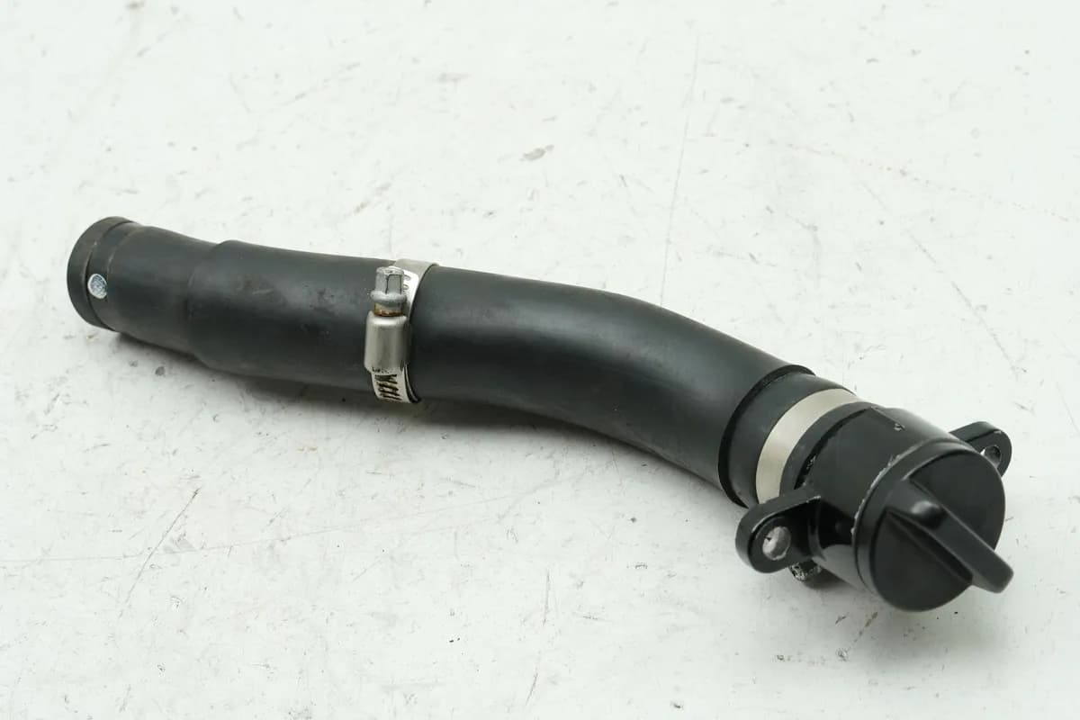 YAMAHA TDM 850 4TX Einfüllstutzen Öl Ölschlauch Schlauch Öleinfüllstutzen