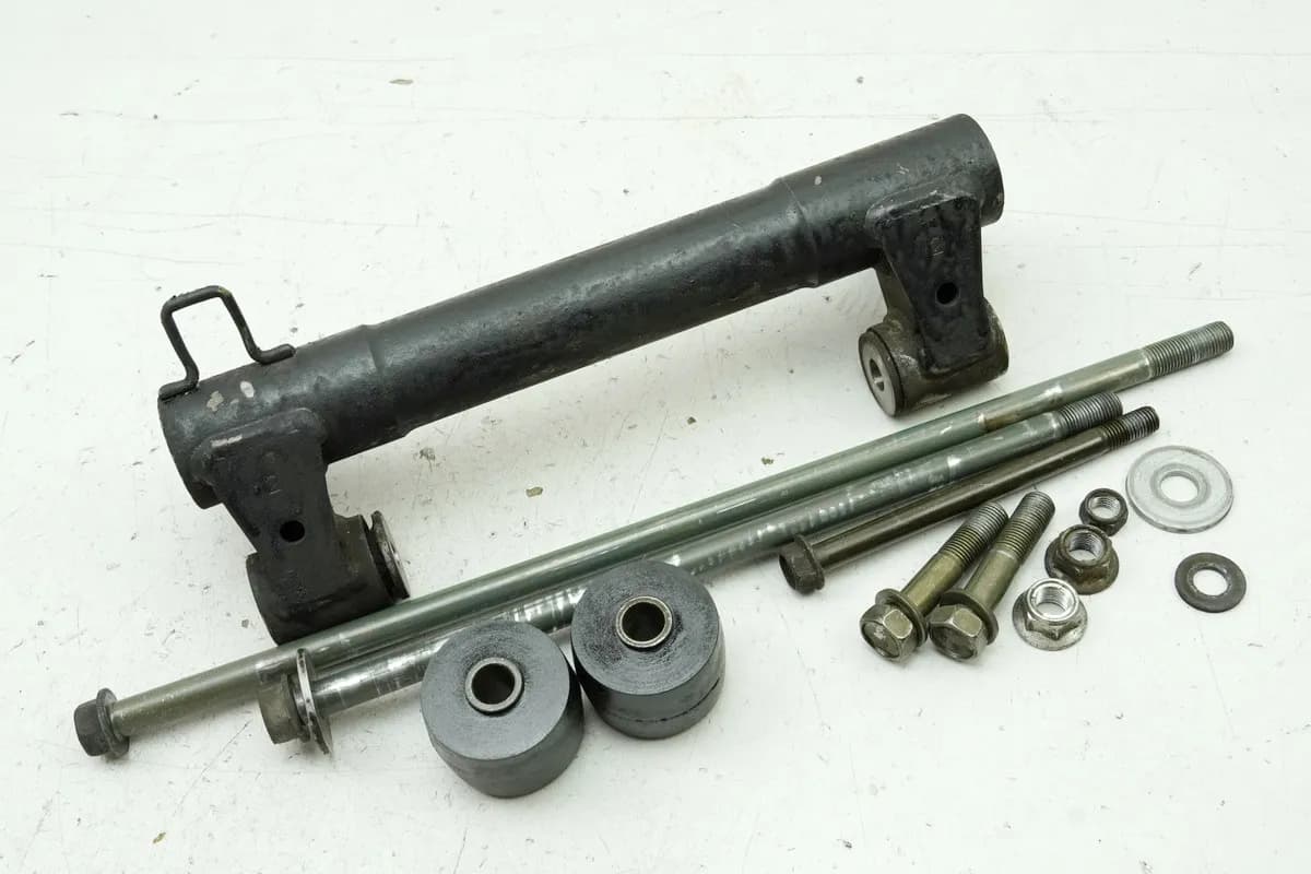 SUZUKI AN 400 WVAU BURGMAN Halterung Motor Achse Halter Träger Motorhalter K1 K2