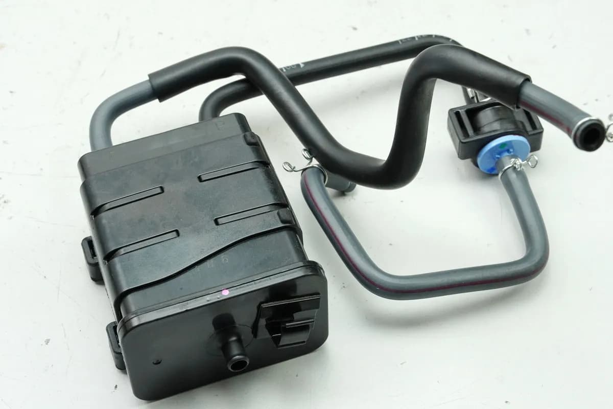 YAMAHA MTN 1000 MT10 RN78 Aktivkohlefilter Tank Luftsystem Rückschlagventil