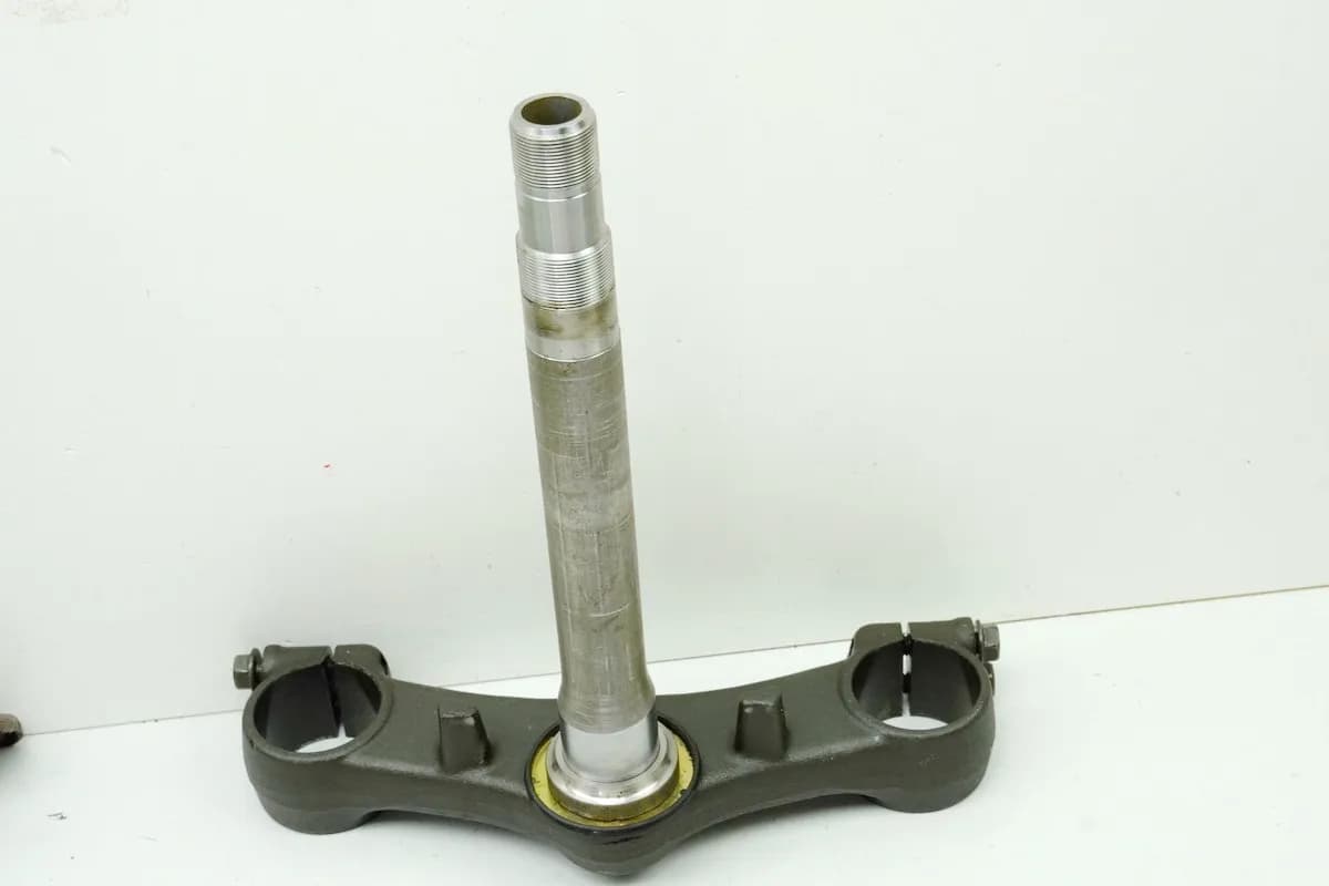SUZUKI GSX 600 F AJ Gabelbrücke unten Gabel Fork 98-02
