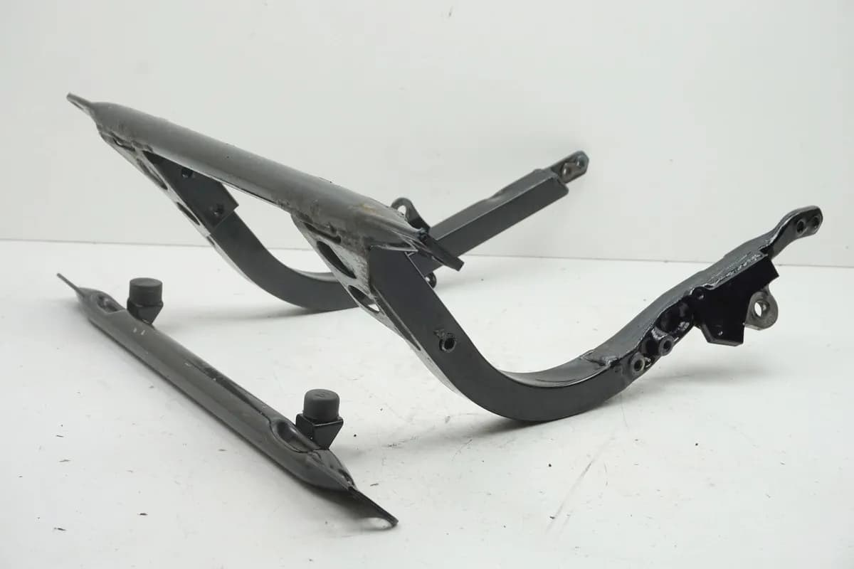 SUZUKI GSX 600 F GN72B Rahmen Unterzug Hilfsrahmen Unterzugrahmen Strebe