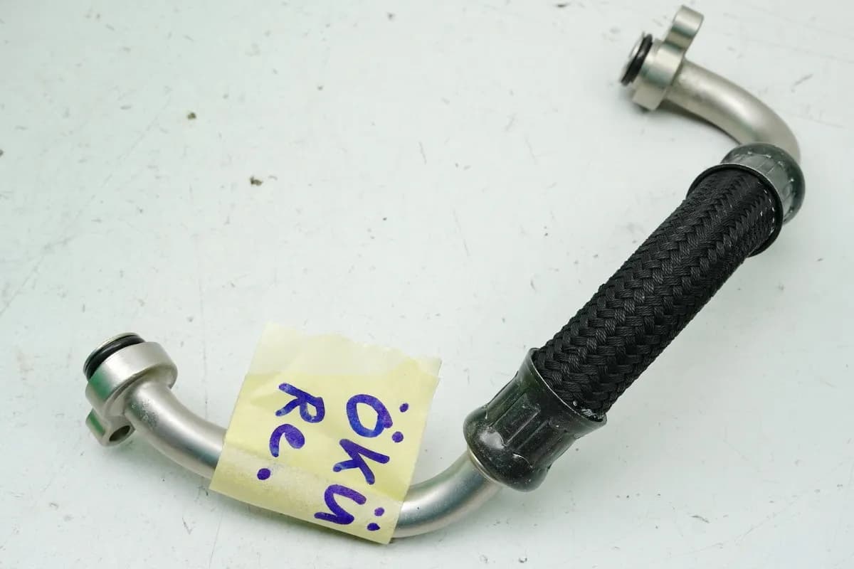 YAMAHA MTN 1000 MT-10 RN78 Ölleitung rechts Ölschlauch (für Ölkühler) 4550 km