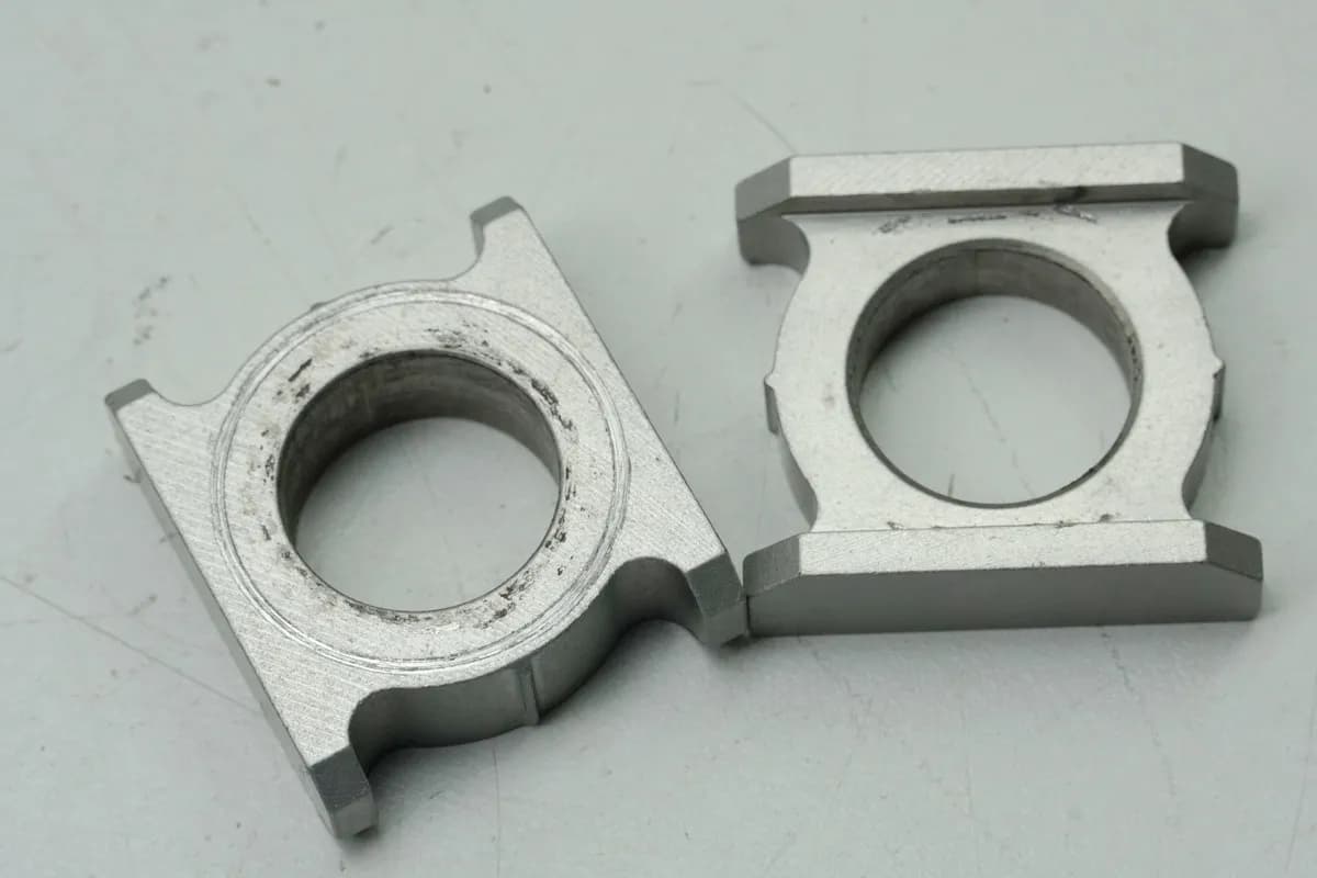 HONDA CBR 600 RR PC40 Kettenspanner links & rechts für Achse Schwinge 07-08