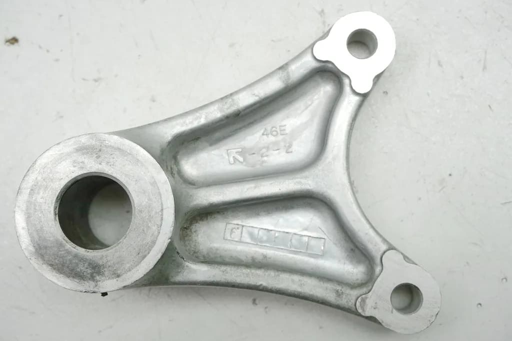 SUZUKI GSF 1200 S WVA9 BANDIT Ankerplatte Bremssattel Halter Bremsankerplatte