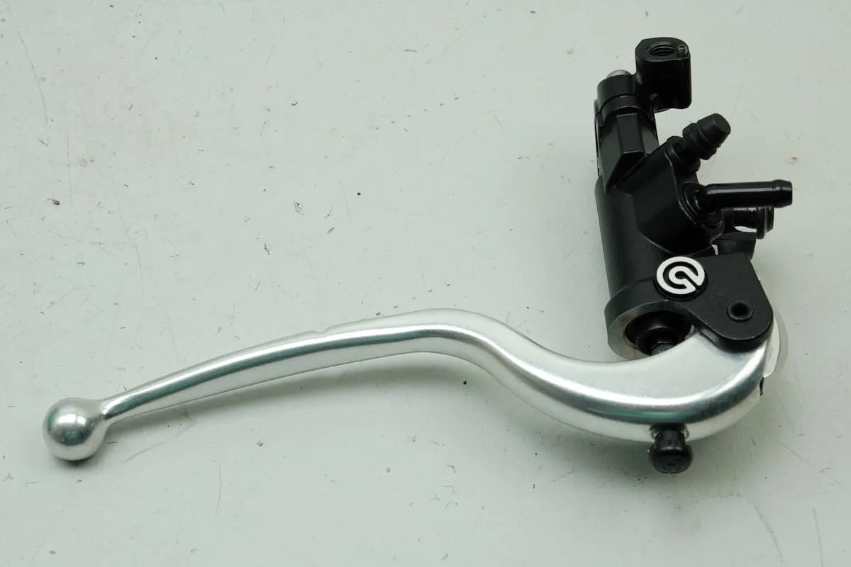 YAMAHA MTN 1000 MT-10 RN78 Bremszylinder Bremspumpe Hauptbremszylinder Brembo