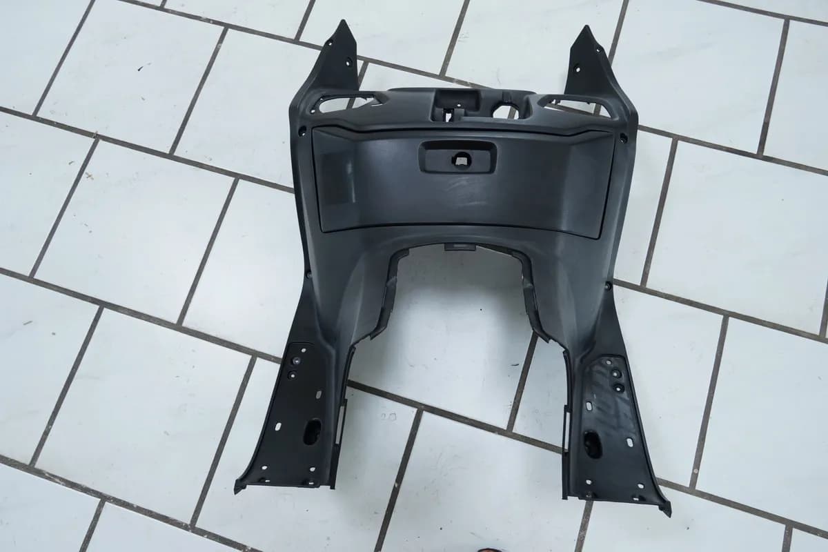 SUZUKI AN 400 WVAU BURGMAN Verkleidung Fußraum vorn Beinschild Abdeckung K1 K2