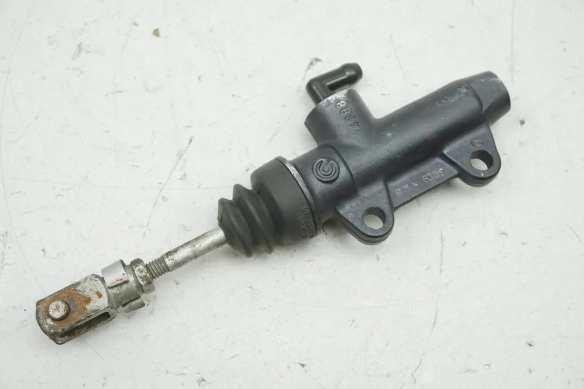 BMW R 850 R 259 Bremszylinder hinten Bremspumpe Fußbremszylinder