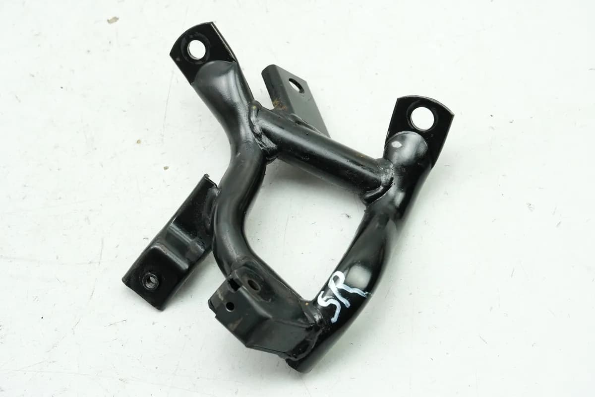 KYMCO PEOPLE GT 300 i V4 Fußrastenträger Sozius rechts Halter Fußraste Platte