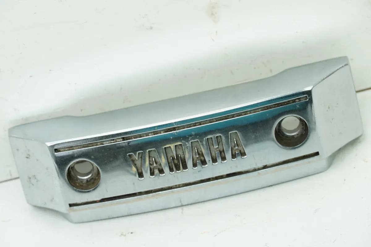 YAMAHA XV 750 4PW VIRAGO Abdeckung Gabelbrücke Cover Bremsverteiler Blende