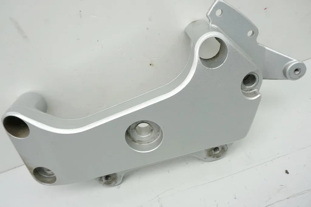 Honda CB 600 PC34 PC36 Hornet Halteplatte links Fußrastenträger Rahmen Halter