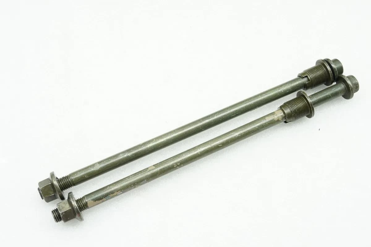 YAMAHA FZ1 N RN16 Achse Motor Halter Motorhalter Schraube Mutter Abstandshalter