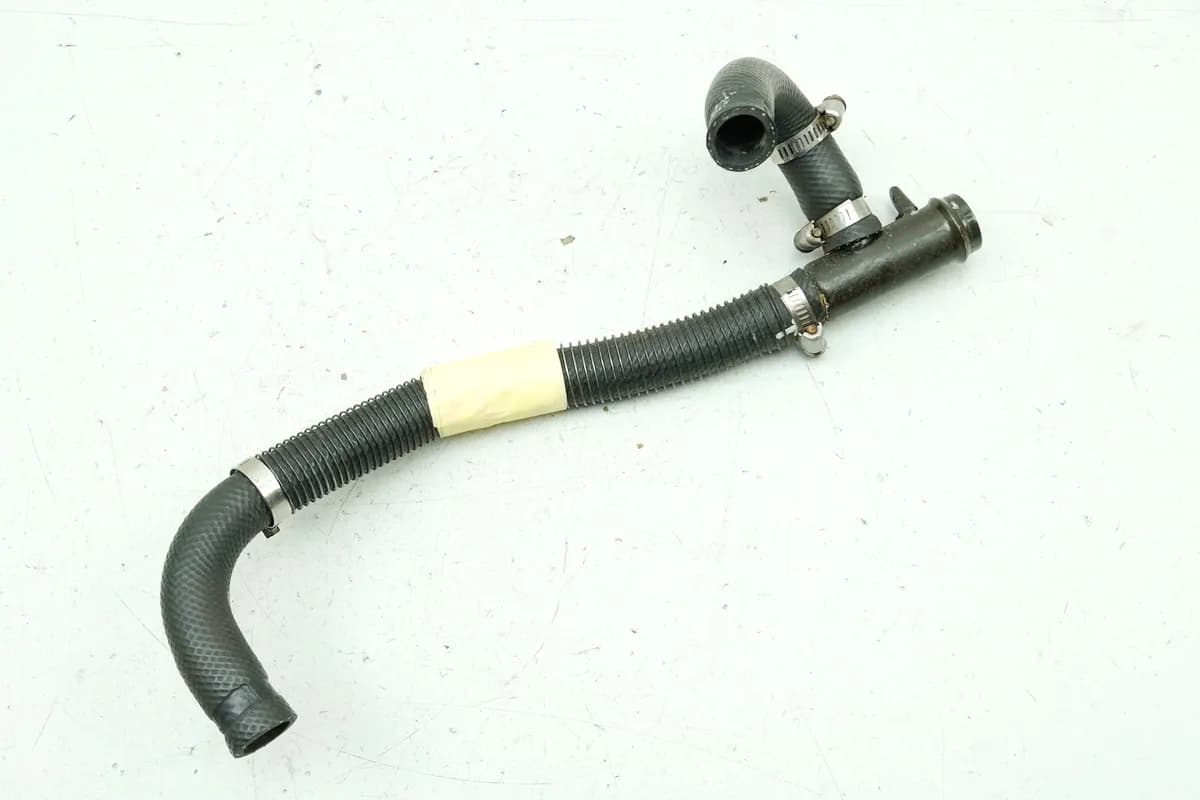 KAWASAKI VN 750 A-D Vulkan Twin Kühlerschlauch Thermostat --> Zylinderkopf