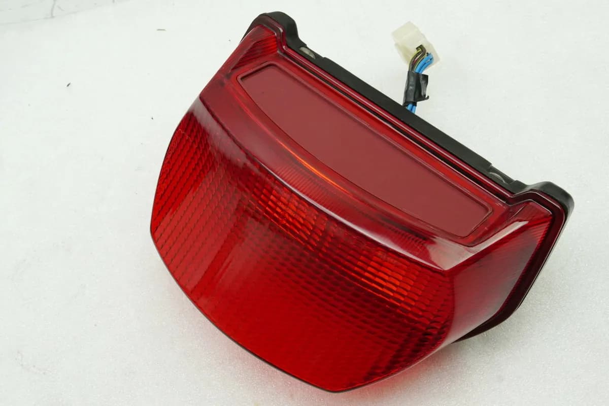 KAWASAKI ZX-7R ZX750P Rücklicht Lampe Rückleuchte Kabel Fassung Sockel 96-03