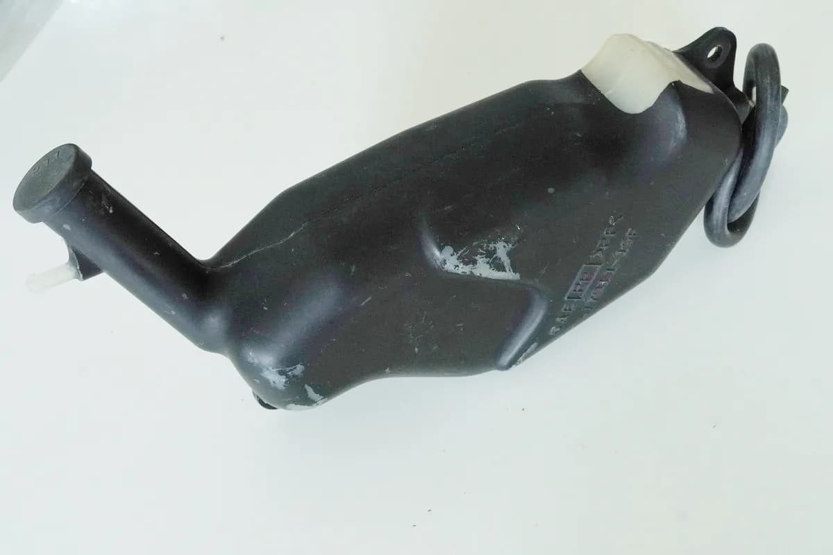 SUZUKI SV 650 AV Kühlmittelbehälter Ausgleichsbehälter Kühler Kühlmittel