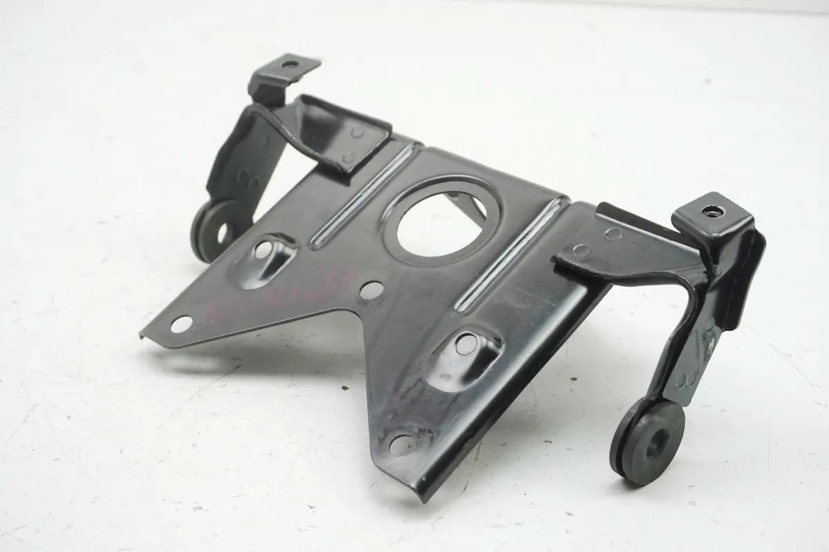 SUZUKI GSX 600 F GN72B Halterung für Rücklicht Träger Rahmen - 26444 km