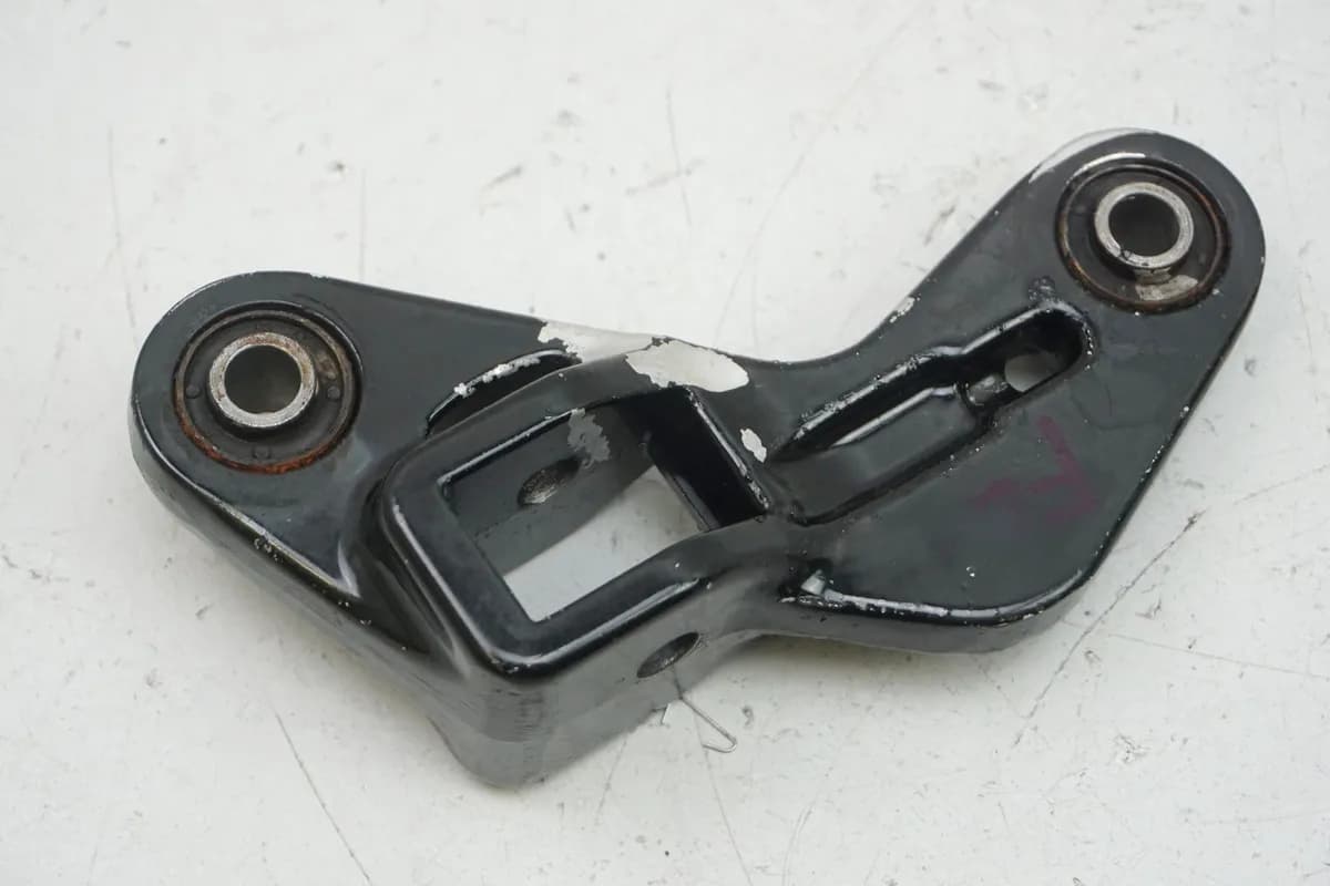 SUZUKI GSX 600 F GN72B Fußrastenplatte Fahrer rechts Halter Fußraste 26444 km