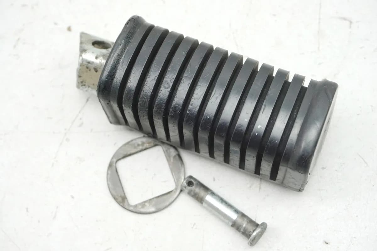 KAWASAKI EL 250 B ELIMINATOR Fußraste Fahrer rechts Footrest