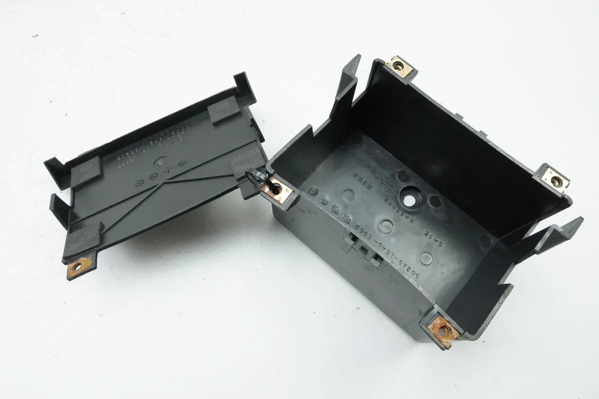 KYMCO DOWNTOWN 300 i ABS RFBV200 Batteriekasten Batteriefach Halter Batterie