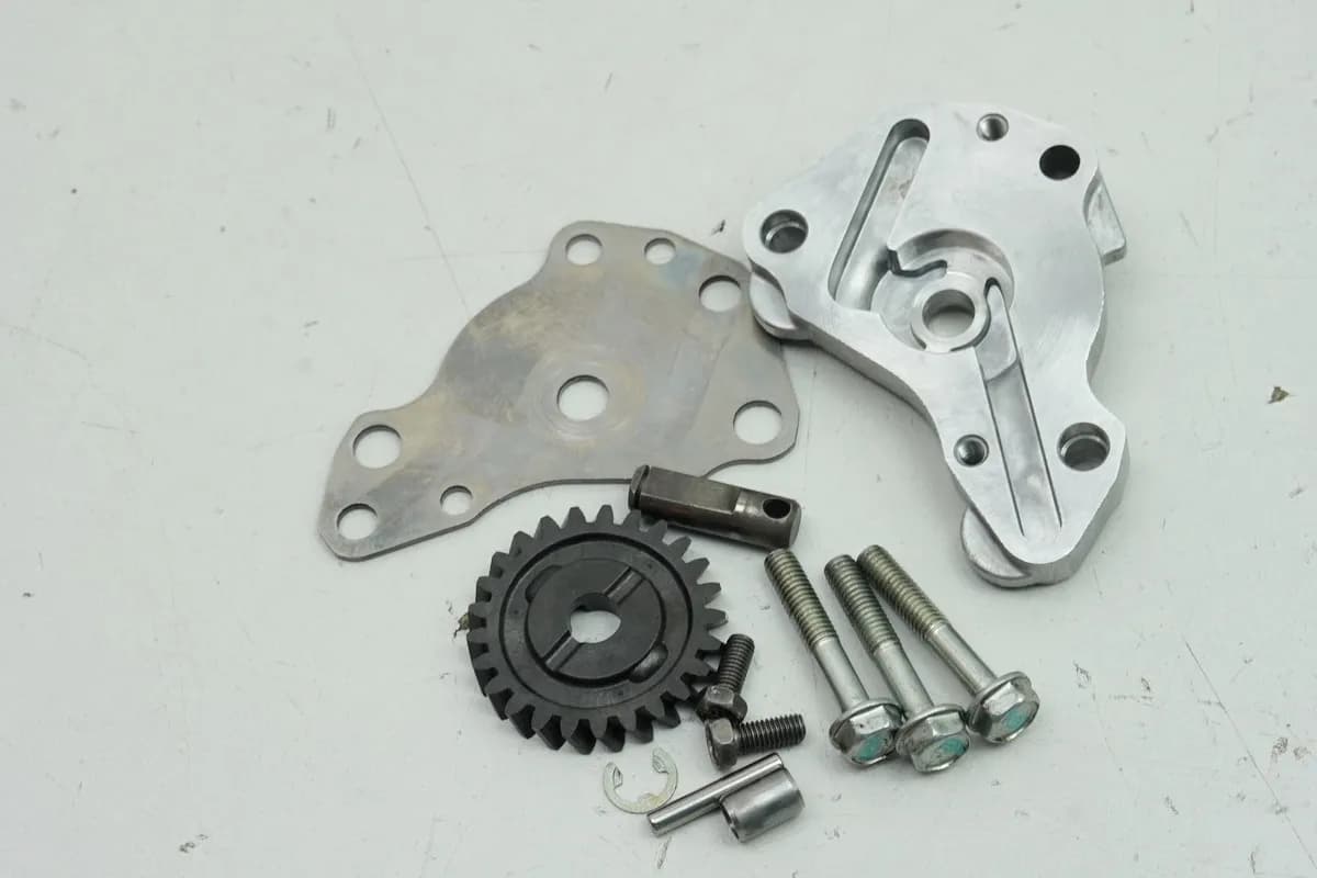 HONDA CB 125 R JC91 Ölpumpe Gehäuse Zahnrad Welle (für Motor)