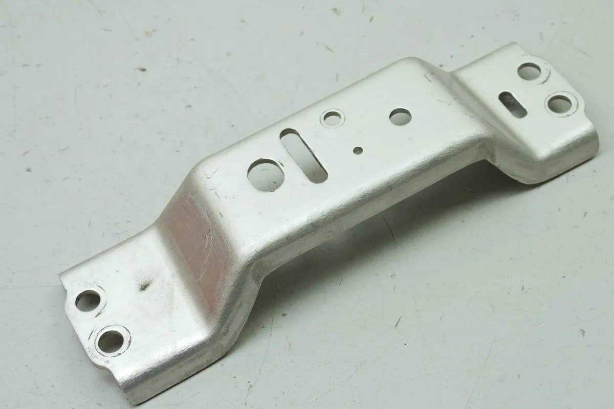 HONDA CBR 600 RR PC37 Halterung mittleres Kreuz Platte Soziussitz auf Heckrahmen