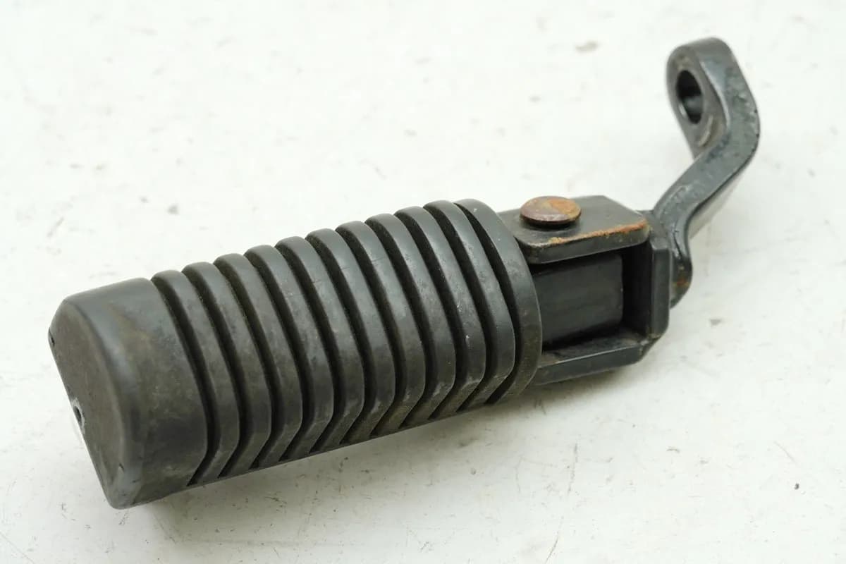 HONDA CB 450 N PC14 Fußraste Fahrer links Halter Fußrastenträger